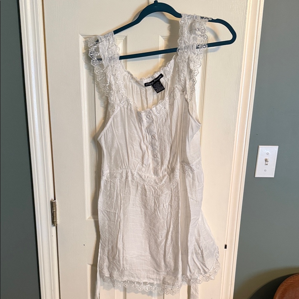 White Lace Trim Sleeveless Top - Picture 2 of 10